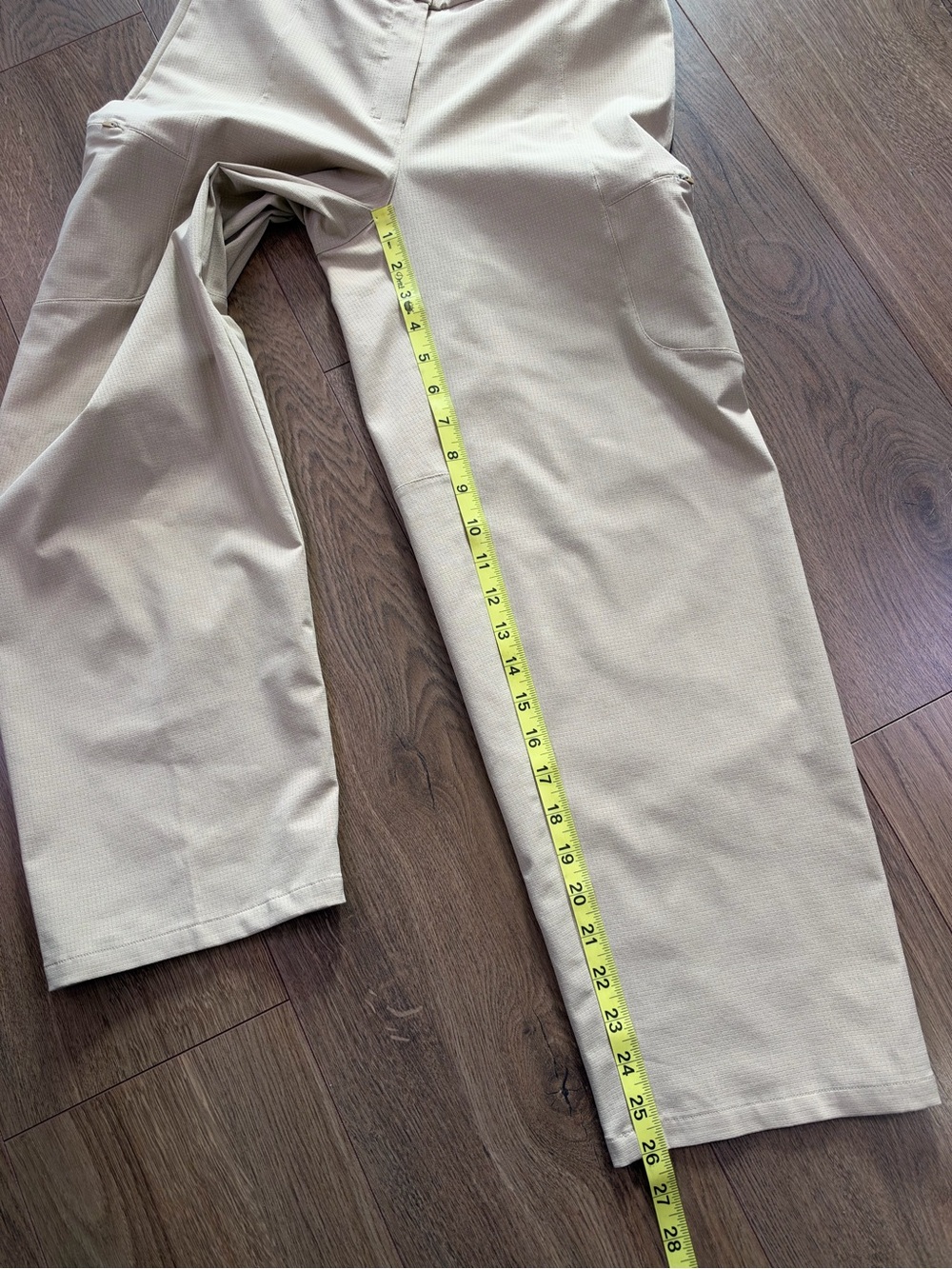Lululemon Ventlight Cargo Mid Rise Crop 26" Lightweight Travel Tan Size 6 - Picture 12 of 12
